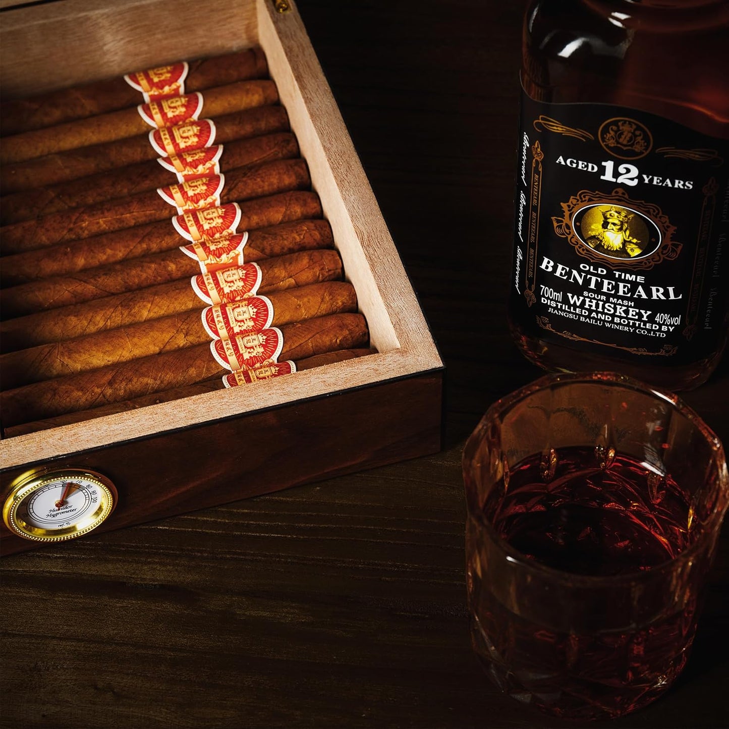 Woodronic Monogrammed Cigar Humidor, Custom Cigar Case with Hygrometer and Humidifier, Spanish Cedar Lining and Divider, Cigar Accessories, Customized Gift for Men, Holds 25 Cigars