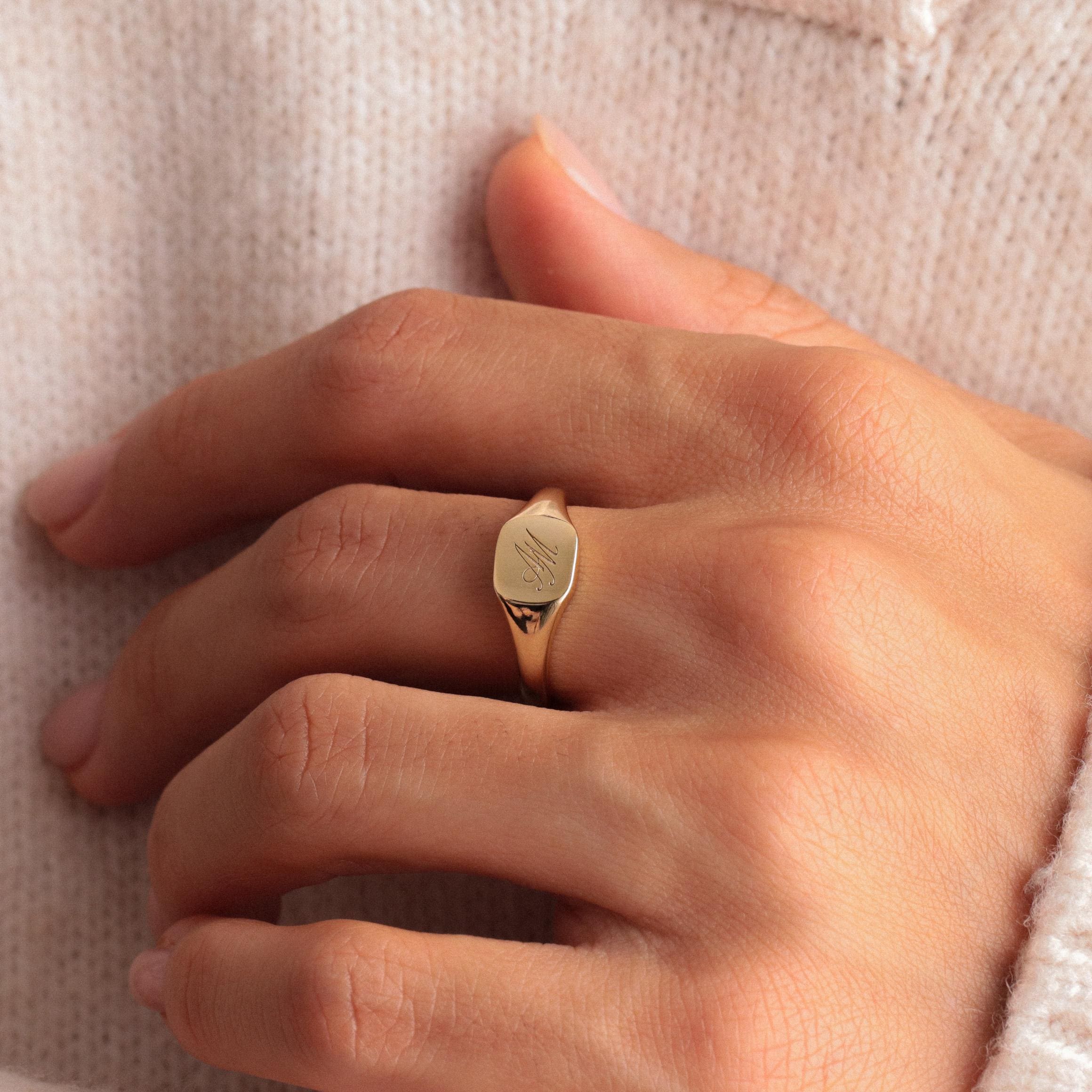 Personalized Signet Ring for Women and Men, Gold or 925 Silver, Engraved Jewelry, Minimalist Signet Ring for Couples